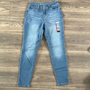 No Boundaries Blue Skinny Jeans with Tapered Leg and Contrast Stitching NWT